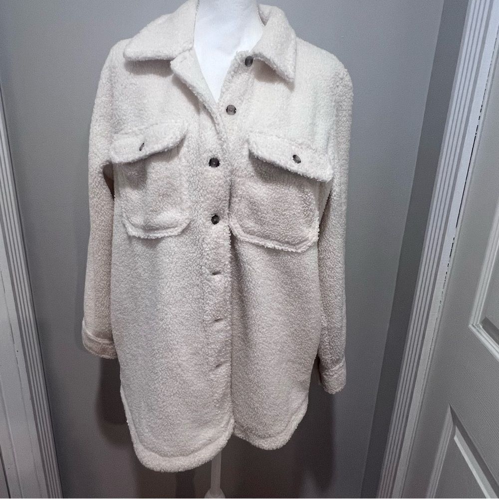 Universal Threads Women's Sherpa jacket size medium in ivory with pockets - Picture 3 of 10